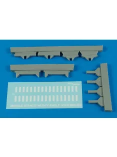   Aerobonus - 1/32 USAF missile maintenance stands with v-shelf