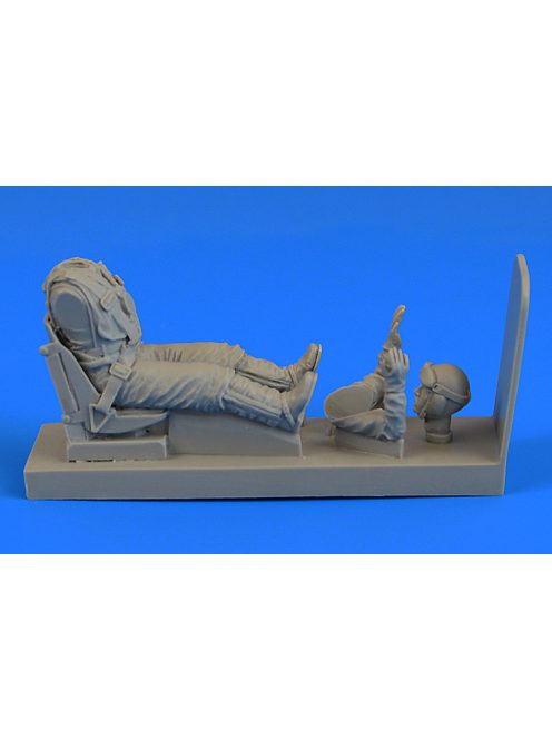 Aerobonus - German Luftwaffe Pilot with seat f.Fw190 for Hasegawa/Revell