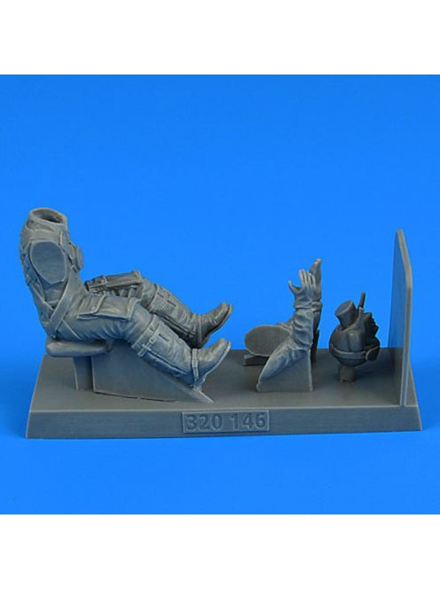 Aerobonus - German Luftwaffe WWII Pilot with parachute for Bf 109K for Hasegawa