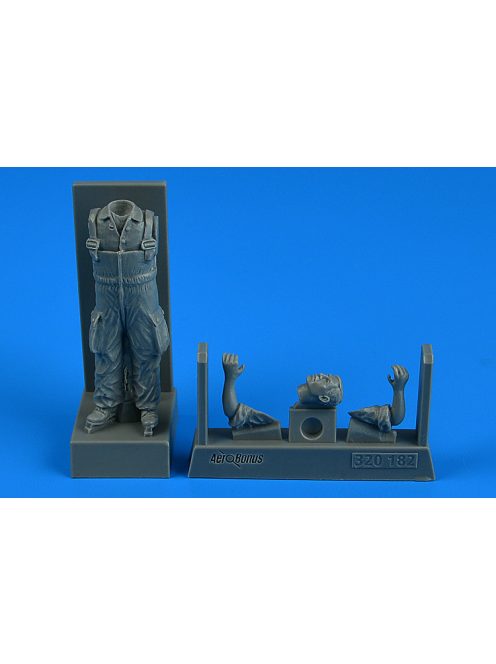 Aerobonus - 1/32 Warshaw Pact Aircraft Mechanic A for x kit