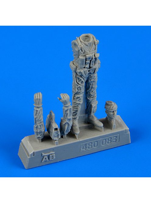 Aerobonus - 1/48 US Navy Pilot with bag - Vietnam War 1965 - 1