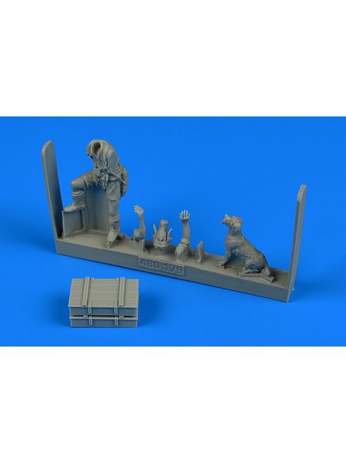 Aerobonus - 1/48 Middle East Allied Pilot WWII with dog