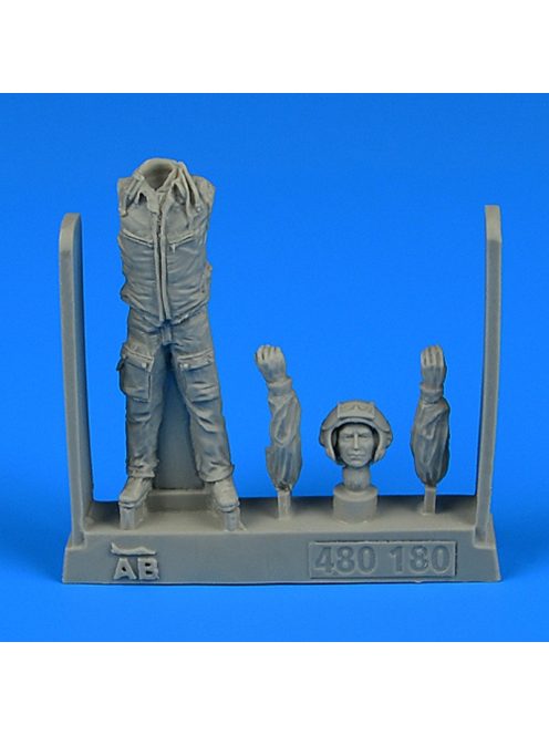 Aerobonus - 1/48 Modern Soviet Fighter Pilot with HUD