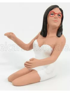   American Diorama - FIGURES DONNA AL VOLANTE - WOMAN DRIVER WHITE PINK