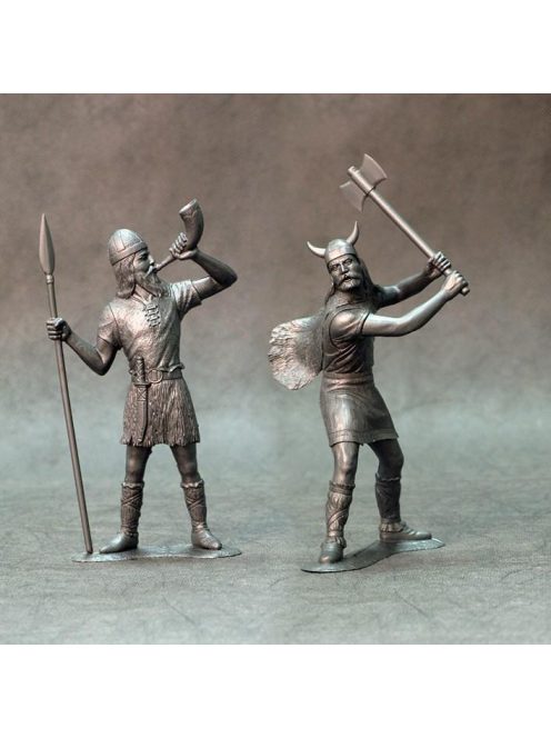 Ark Models - Barbarians, set of two figures #1