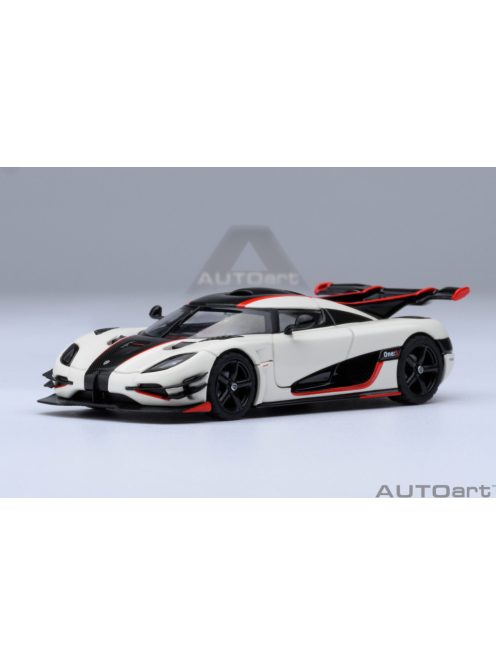 Autoart - 1:64 Koenigsegg One: 1 (pebble white/carbon black/red accents) 2014 (composite model) - AUTOart