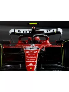   Burago - FERRARI F1  SF-23 TEAM SCUDERIA FERRARI N 55 LAS VEGAS USA GP 2023 CARLOS SAINZ - WITH PILOT AND SHOWCASE RED WHITE BLACK