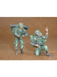 CMK - 1/35 British modern soldiers part II. (2 fig.)