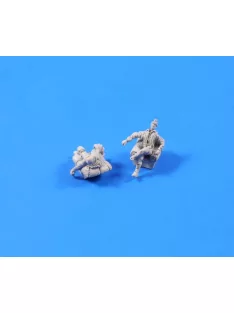 CMK - WWII German pilots at rest (2 fig)