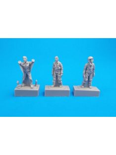 CMK - Two French Pilots and a  Mechanic