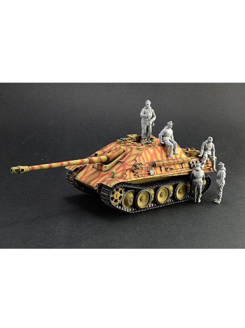 Italeri - Sd. Kfz.173 Jagdpanther with crew