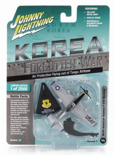   Johnny Lightning - NORTH AMERICAN F51D MUSTANG MILITARY AIRPLANE 1945 SILVER BLACK