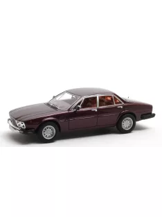   Matrix Scale Models - DE TOMASO DEAUVILLE 2-SERIES 1983 RED MET