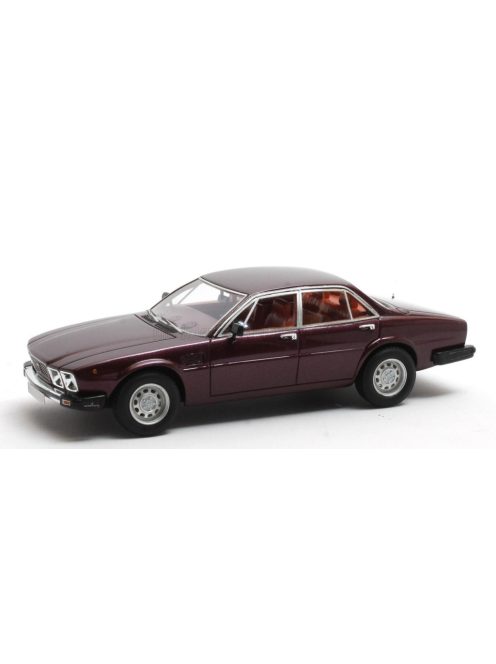 Matrix Scale Models - DE TOMASO DEAUVILLE 2-SERIES 1983 RED MET