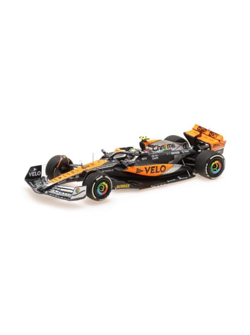 Minichamps - McLAREN F1  MCL60 TEAM McLAREN N 4 2nd BRITISH GP 2023 LANDO NORRIS WHITE ORANGE BLACK
