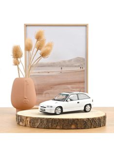 Norev - 1:18 Opel Astra GSi Casablanca White 1991 - NOREV