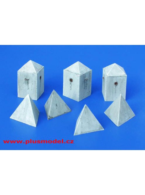 Plus Model - Panzerbarrikaden Pyramidenform Set II