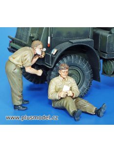 Plus Model - Britische Soldaten, WWII Shaving & Resting