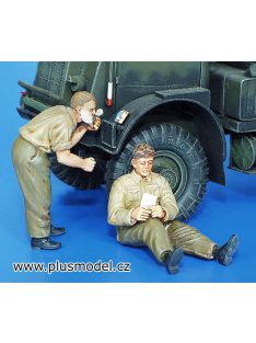 Plus Model - Britische Soldaten, WWII Shaving & Resting