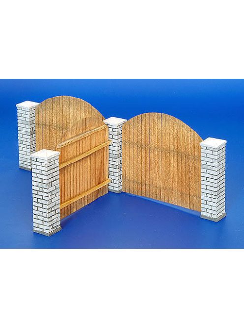Plus Model - Holzzaun mit Mauerpfosten