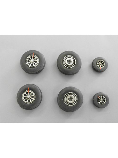 Plus Model - Wheels for C-121 Constelation