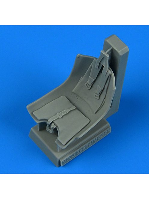 Quickboost - Macchi MC.202 seat with seatbelts - early for Italeri