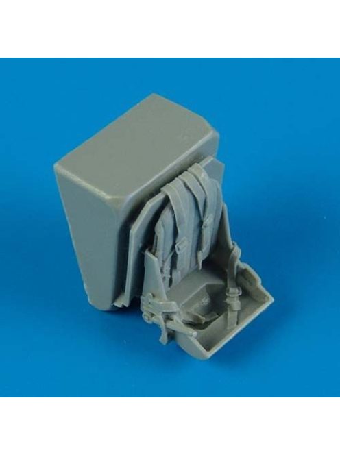 Quickboost - Spitfire seat with safety belts