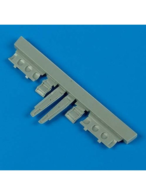 Quickboost - 1/48 P-40 Warhawk undercarriage covers