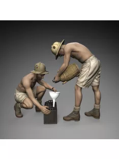 Royal Model - German DAK soldiers battery maintenance