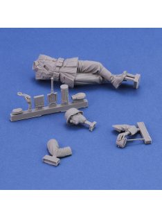 Royal Model - German soldier eating - WWII (75 mm)