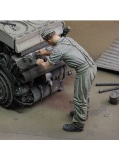 Royal Model - German soldier at work - WWII