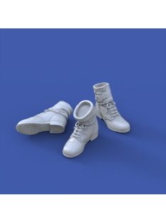   Royal Model - German infantry boots with gaiters-various positions-WWII (no.2)
