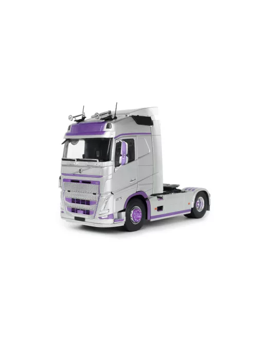 Solido - 1:24 Volvo Trucks FH Globetrotter XL Silver and Purple 2023
