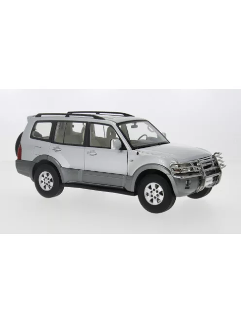 Sun Star - Mitsubishi Pajero V73, silber, 1:18